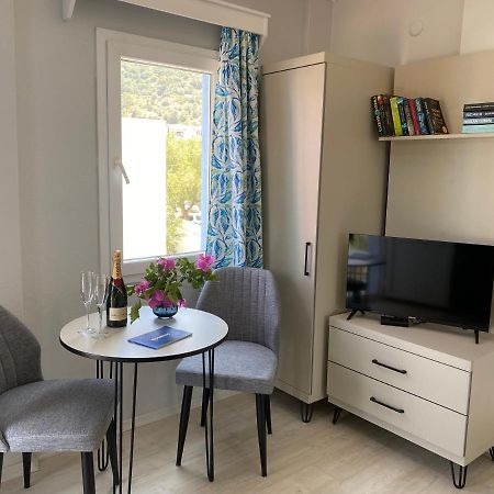 Merve Apartments, Your Home From Home In Central Bodrum, Street Cats Frequent The Property, Not All Apartments Have Balconies , Ground Floor Have Terrace With Table And Chairs Zewnętrze zdjęcie