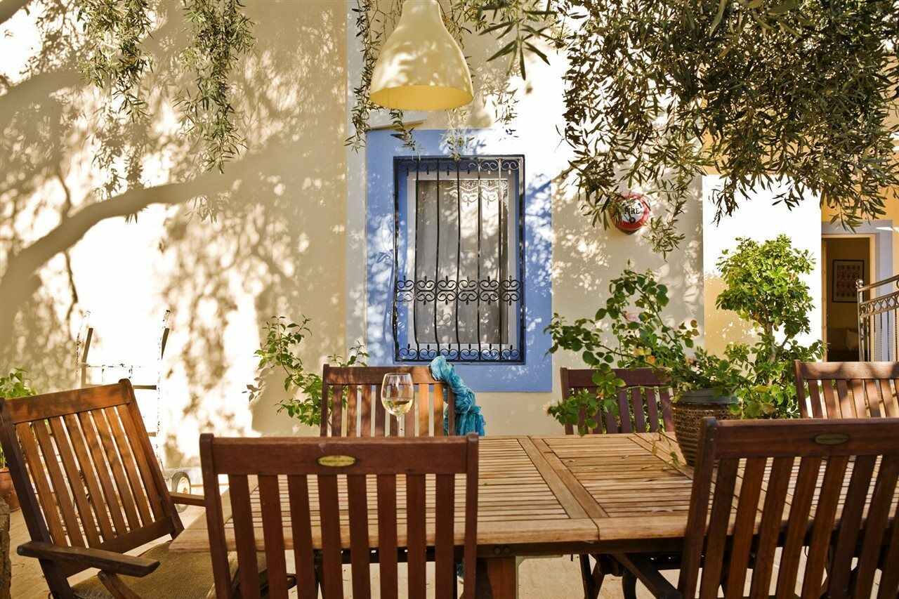 Merve Apartments, Your Home From Home In Central Bodrum, Street Cats Frequent The Property, Not All Apartments Have Balconies , Ground Floor Have Terrace With Table And Chairs Zewnętrze zdjęcie